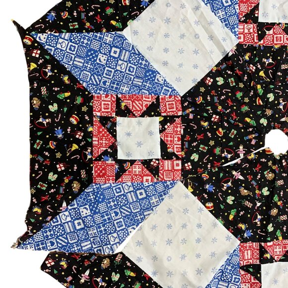 VTG Patriotic Christmas Tree Skirt Quilt Patchwork Unfinished Stars Mittens Bear - Picture 2 of 5